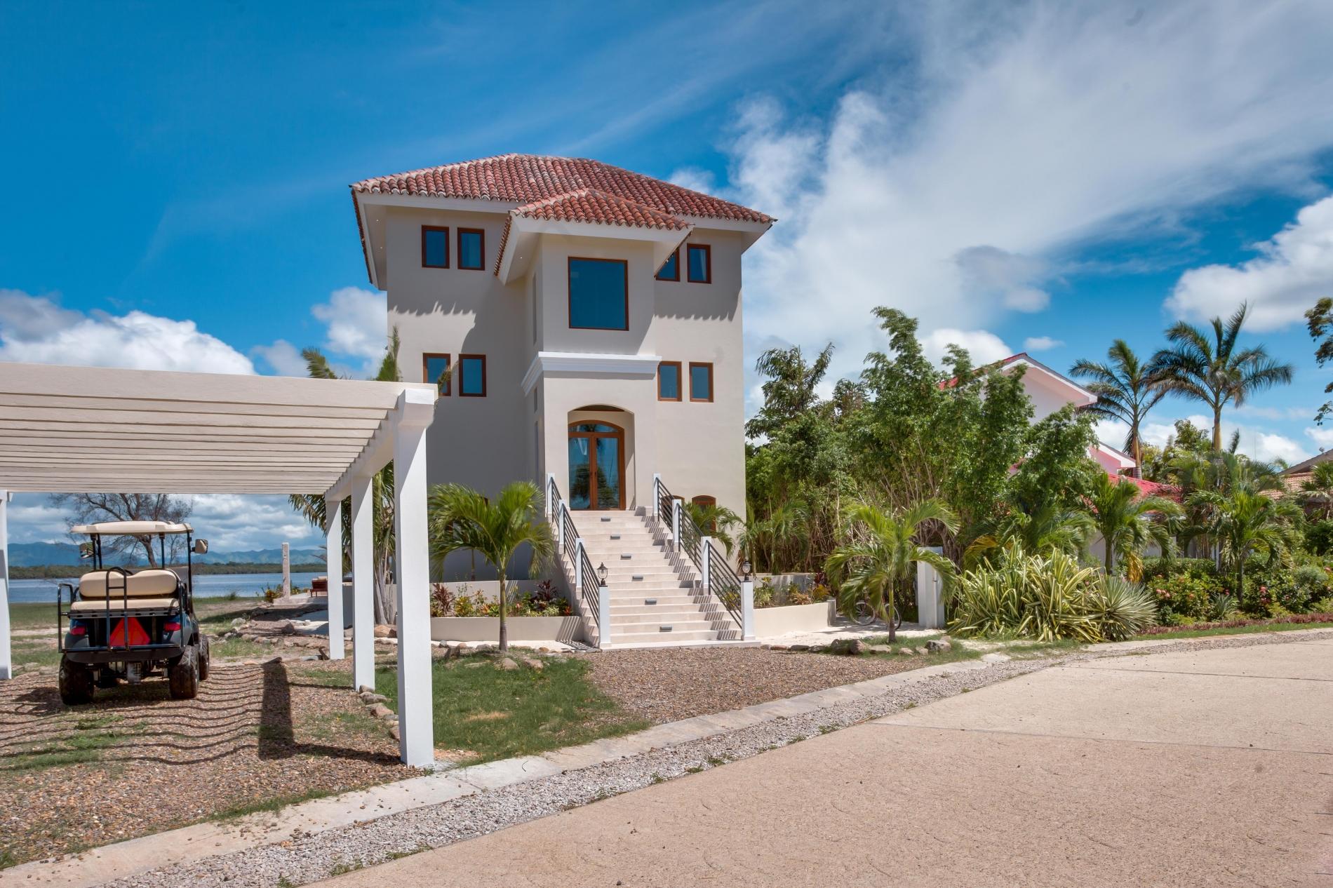 Laguna Gecko - Luxury 3-Story Waterfront Villa with Pool gallery 9
