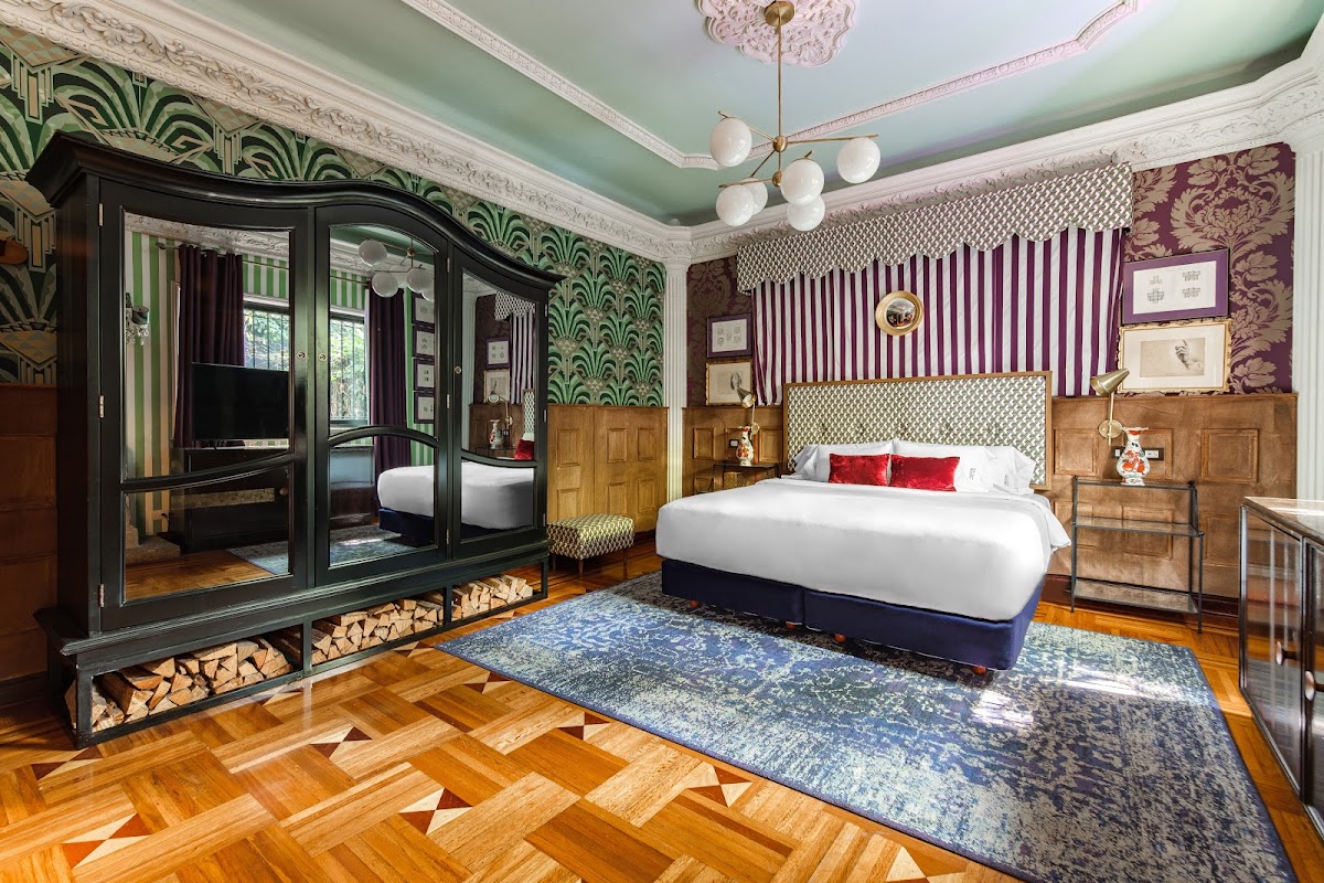 Hotel Pug Seal Polanco Anatole France gallery 5