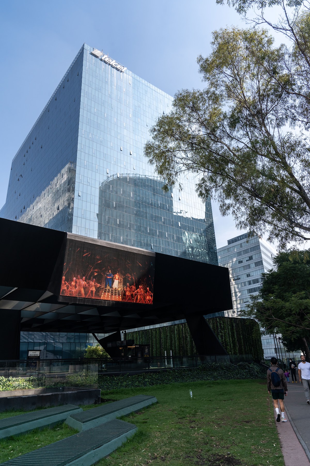 The Square at Corporativo Neuchatel gallery 7