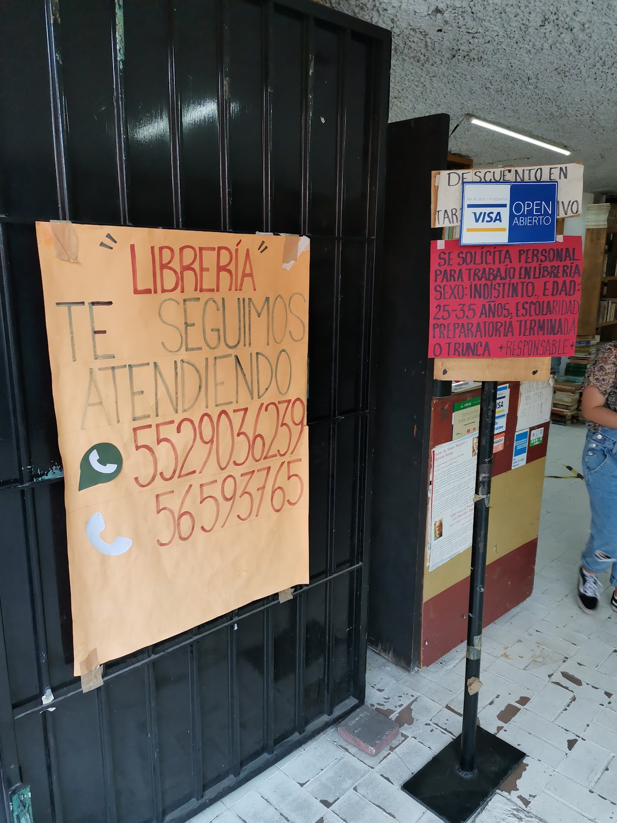 Las Tres Cruces Bookstore gallery 5