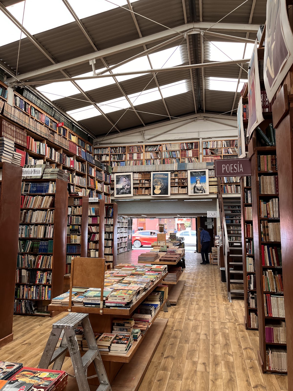 Las Tres Cruces Bookstore gallery 9