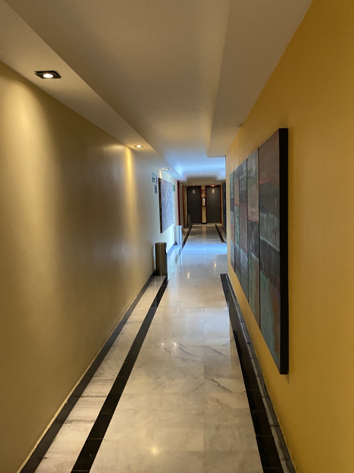Hotel Garage gallery 7