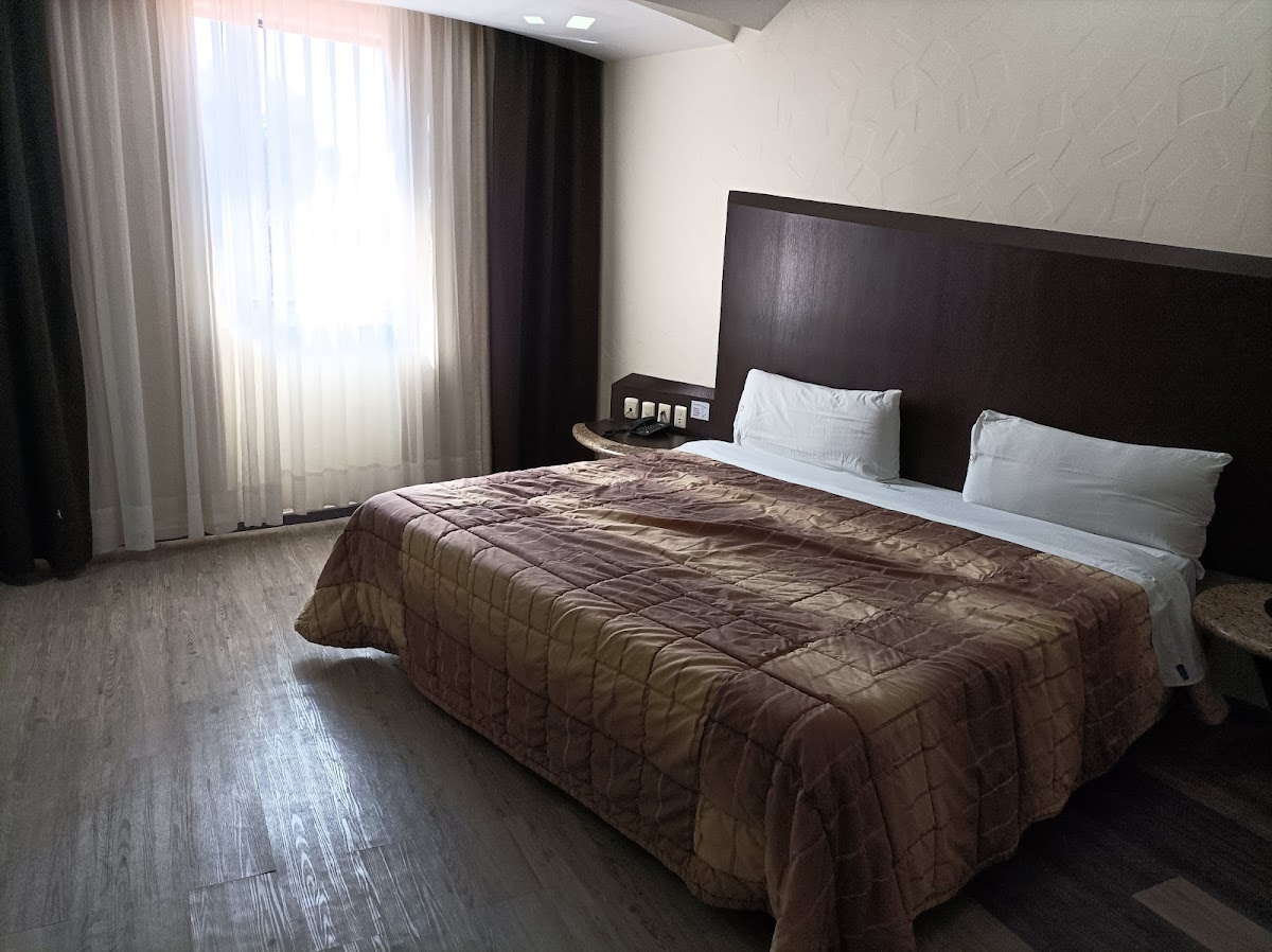 Hotel Aranjuez gallery 2