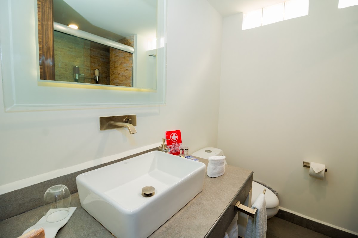 FlowSuites WTC gallery 3
