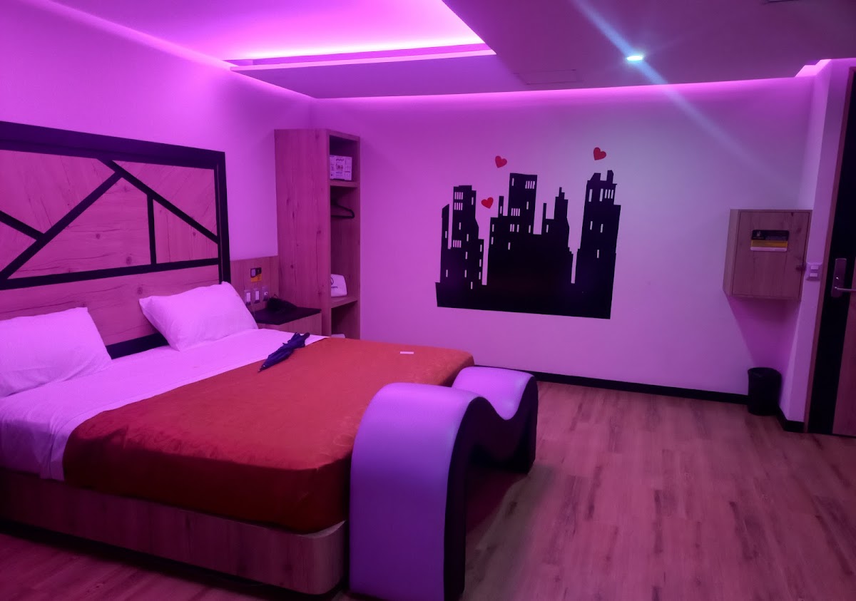 Hotel City Lights cover