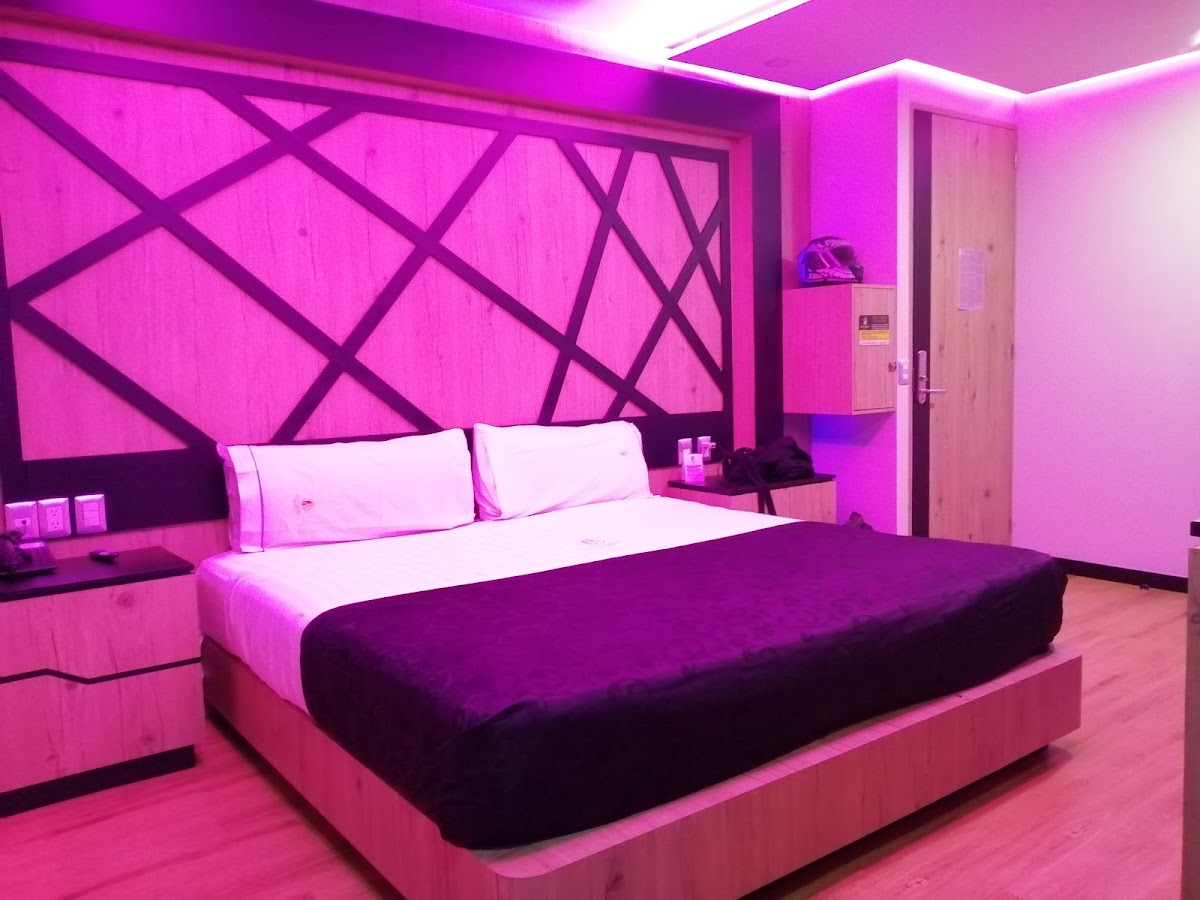 Hotel City Lights gallery 2
