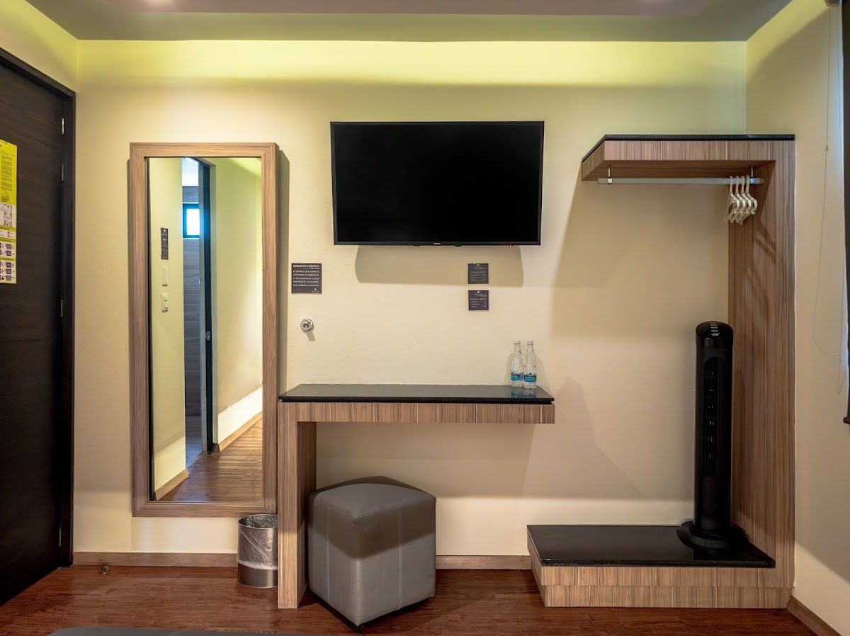 Hotel Lirio gallery 4
