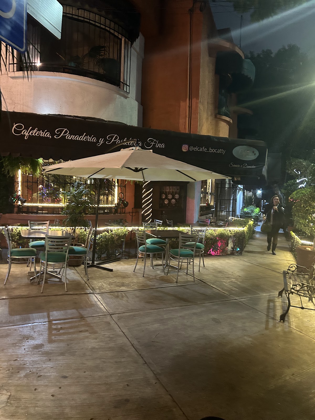 El Cafe-to gallery 4