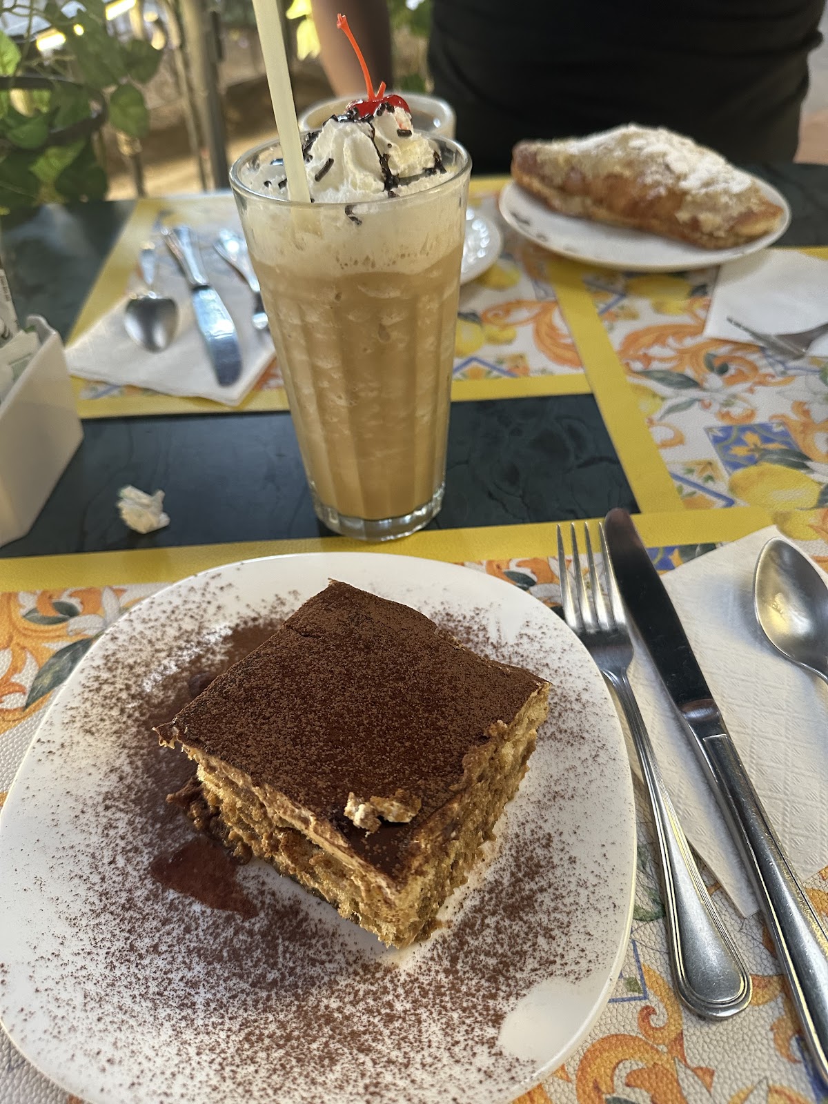 El Cafe-to gallery 7