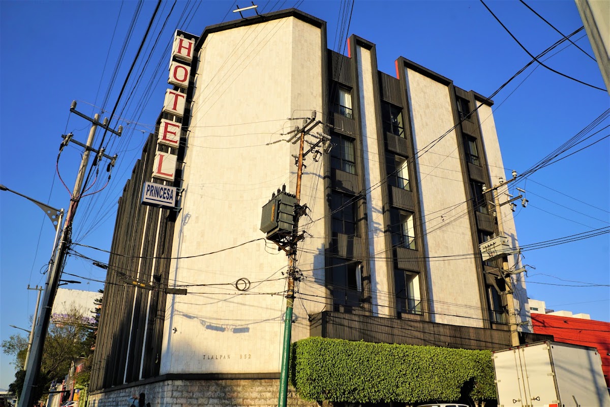 Hotel Princesa cover
