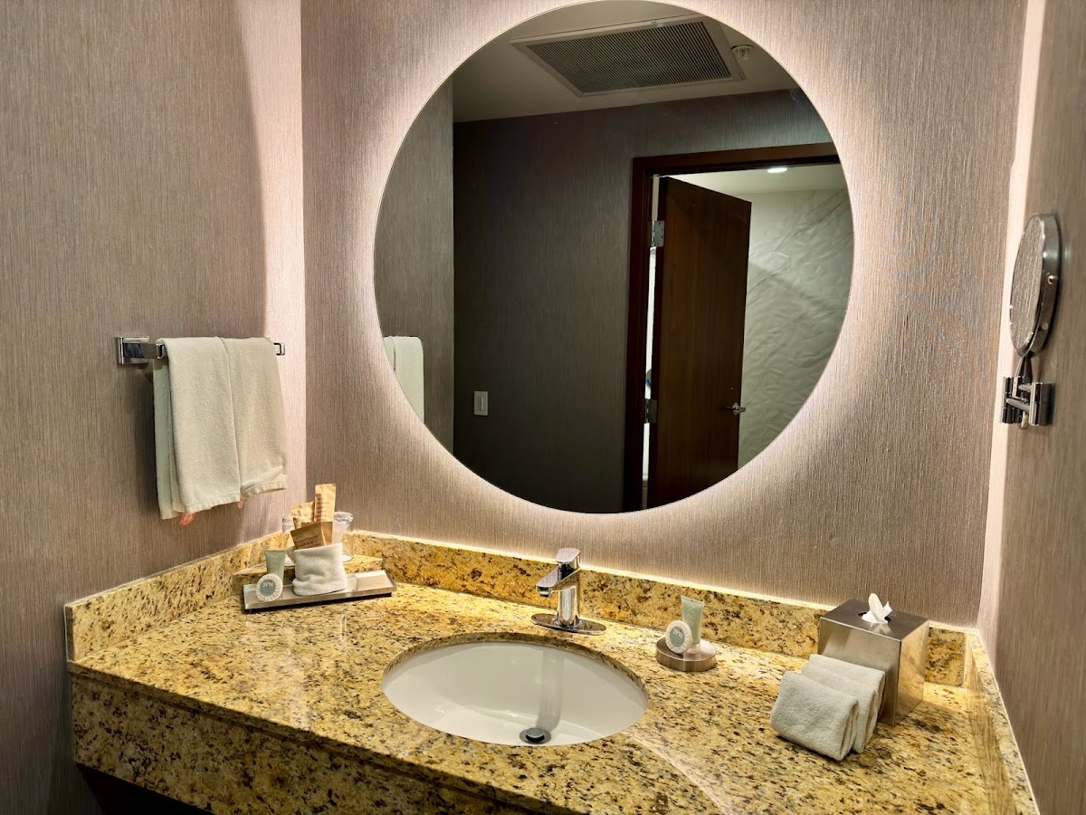 Courtyard by Marriott Mexico City Airport gallery 3