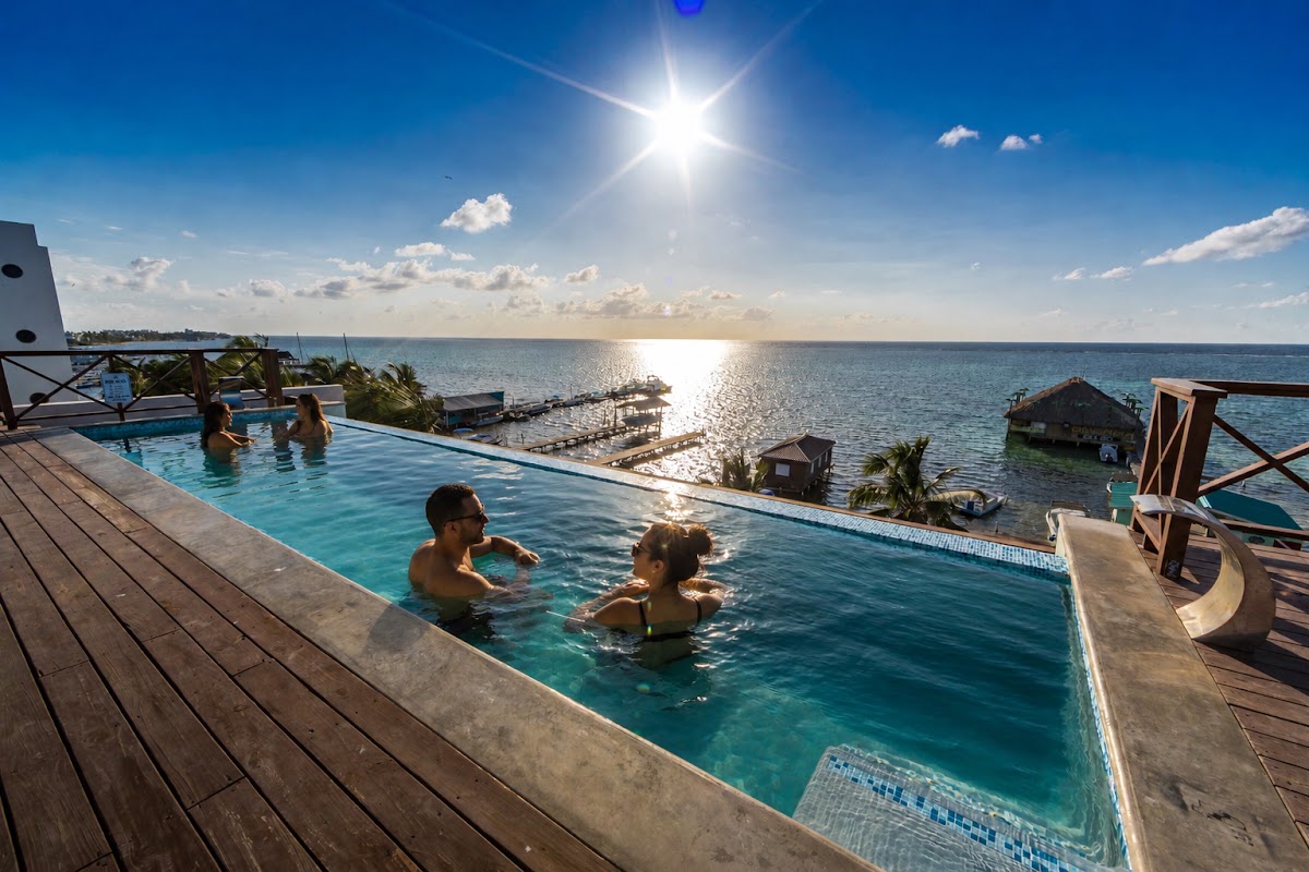 Sandbar Beachfront Hotel &amp; Hostel gallery 3