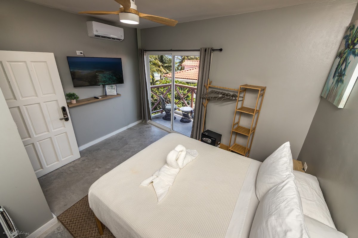 Sandbar Beachfront Hotel &amp; Hostel gallery 4