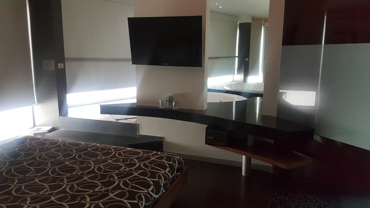 Blu Hotel & Suites gallery 7