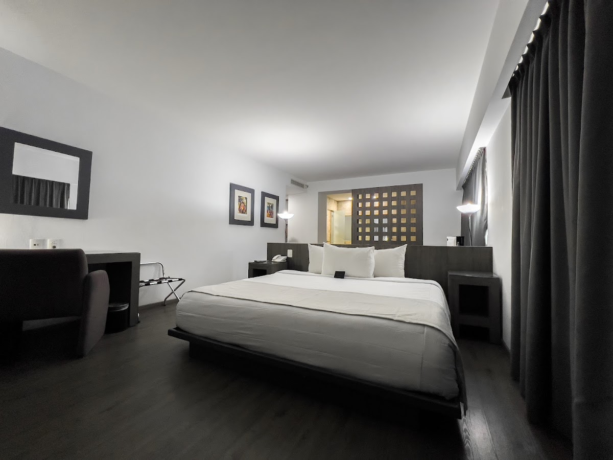 We Hotel Aeropuerto gallery 2