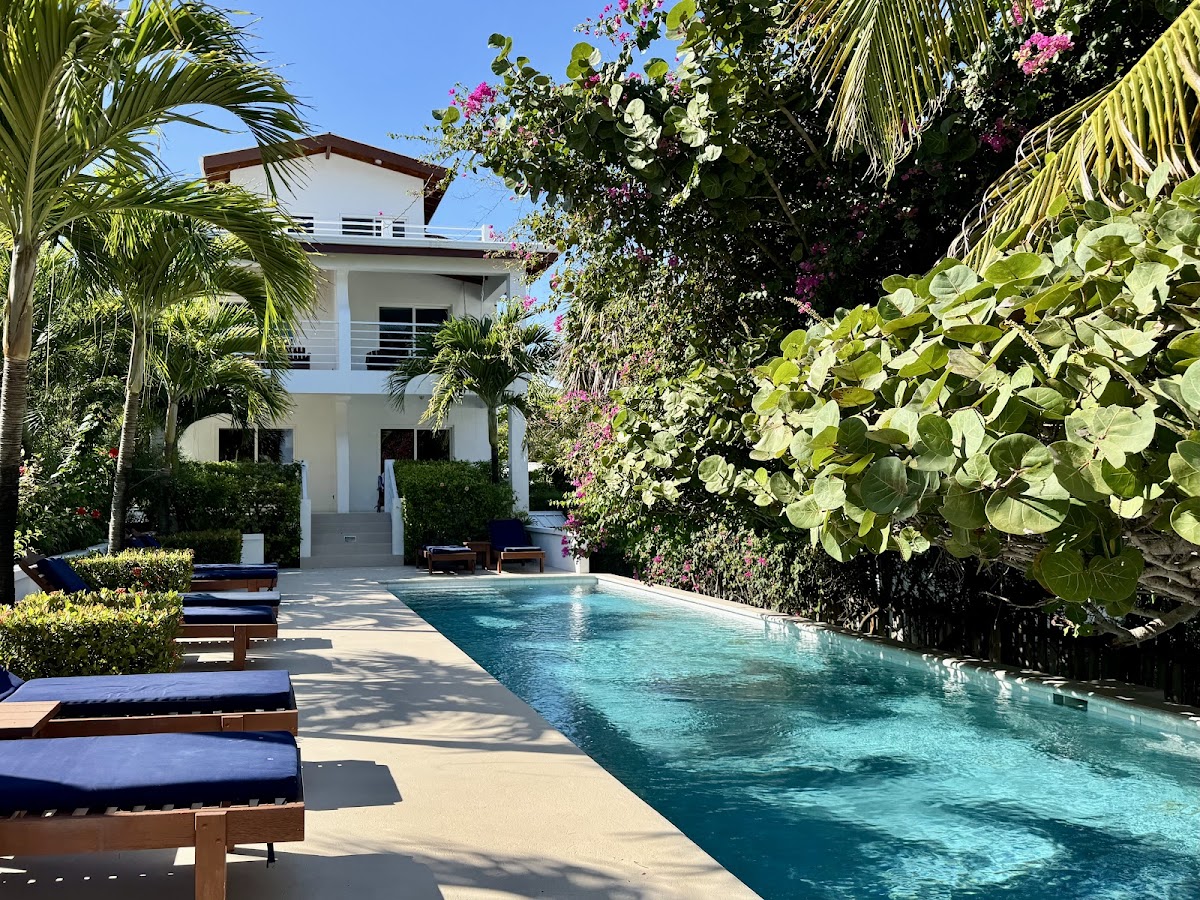 Weezie's Ocean Front Hotel and Garden Cottages gallery 5