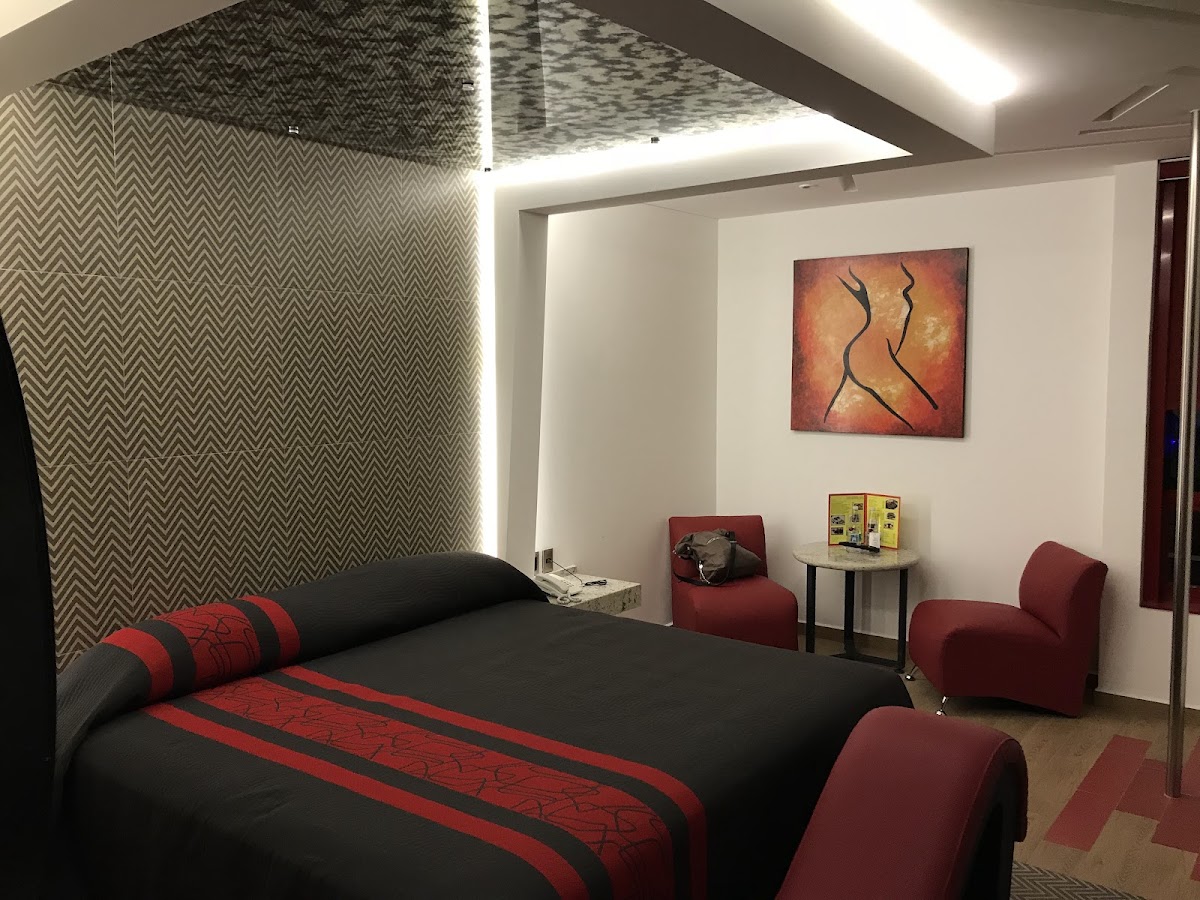 Hotel Rouge gallery 2