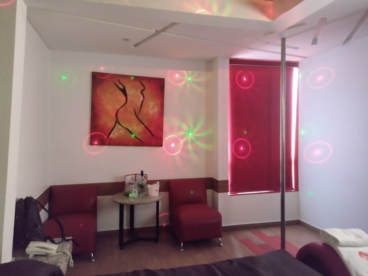 Hotel Rouge gallery 5
