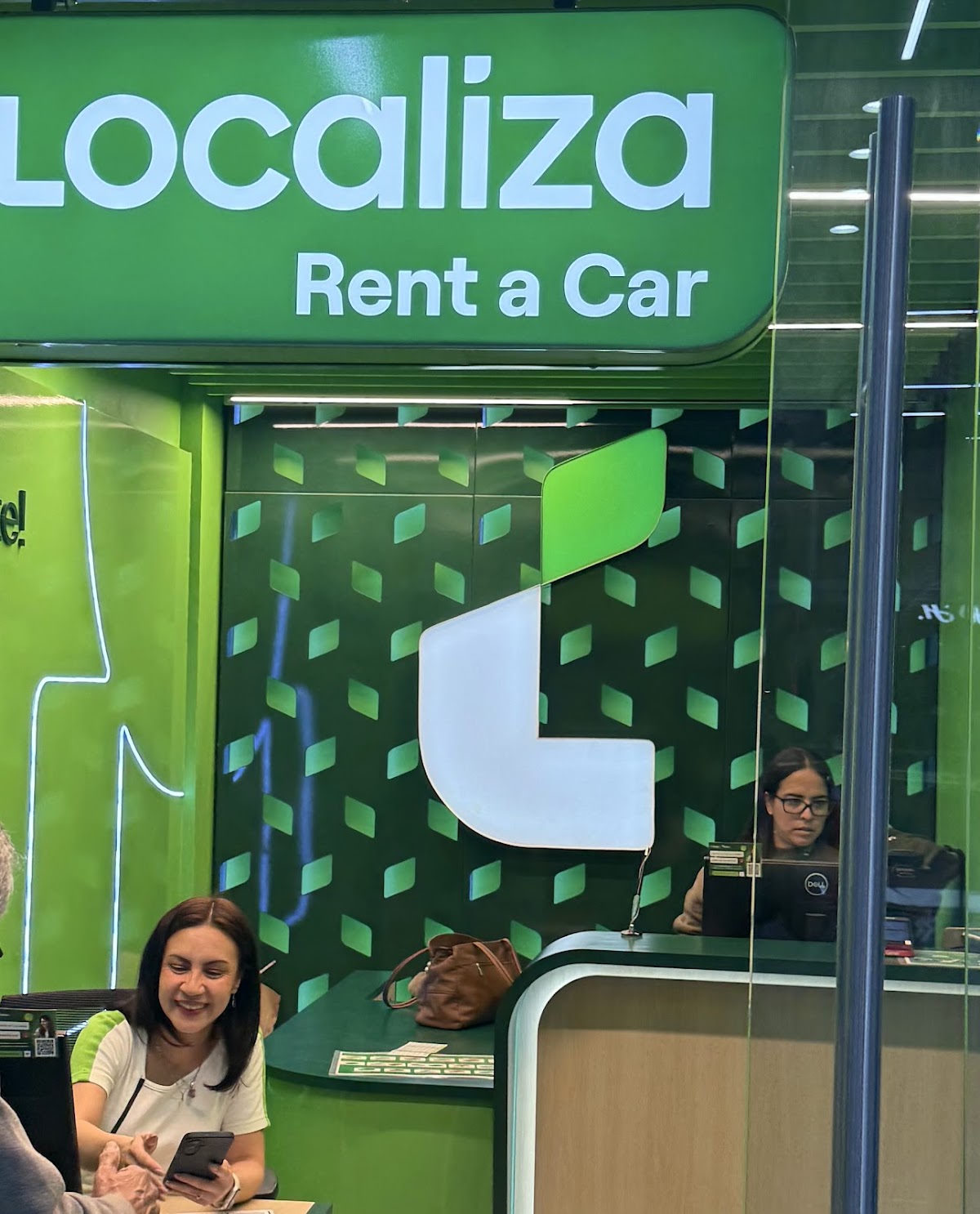 Localiza Rent a Car T2 CDMX Aeropuerto gallery 6