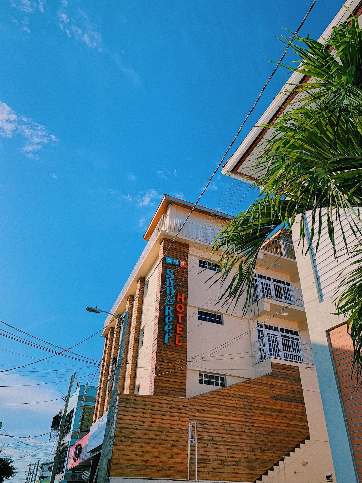 Voyager Sun and Reef Hotel cover