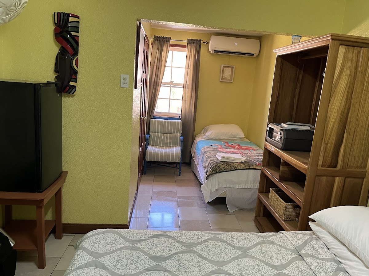 Alan's Paradise Hotel gallery 2