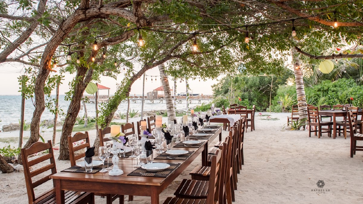 Aji Tapa Bar and Restaurant | Seaside Dining cover