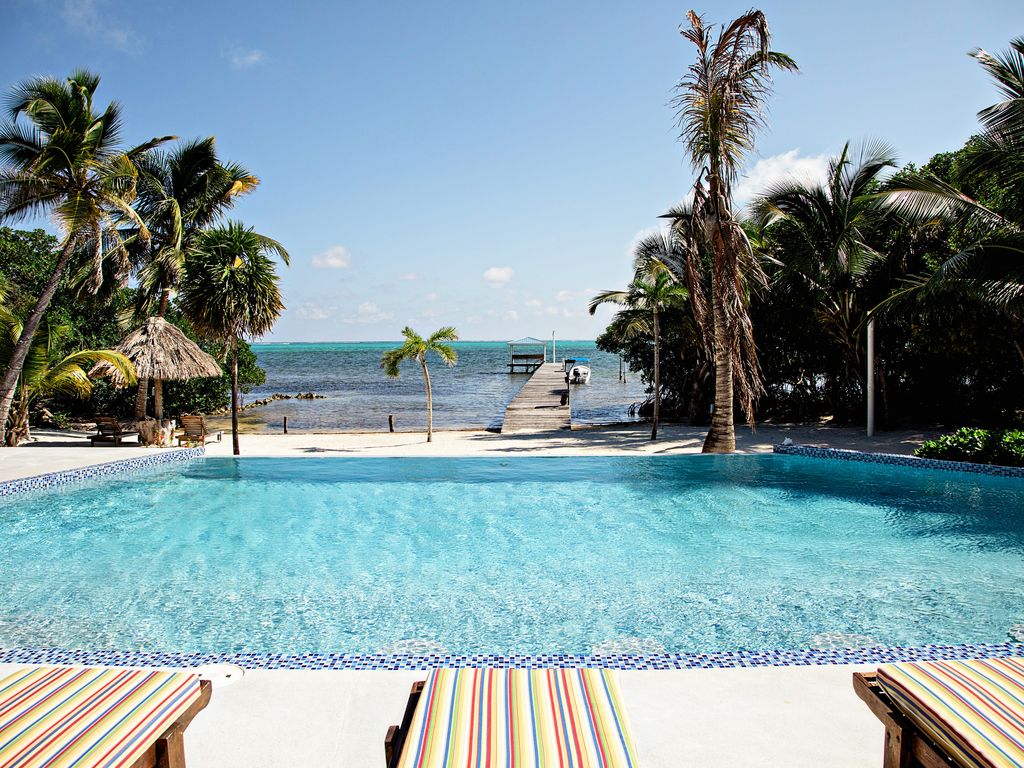 LA GRAN CASA AZUL Beach House cover