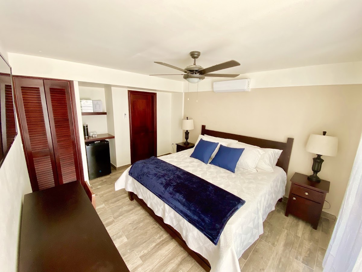 Ashton Court Belize gallery 2