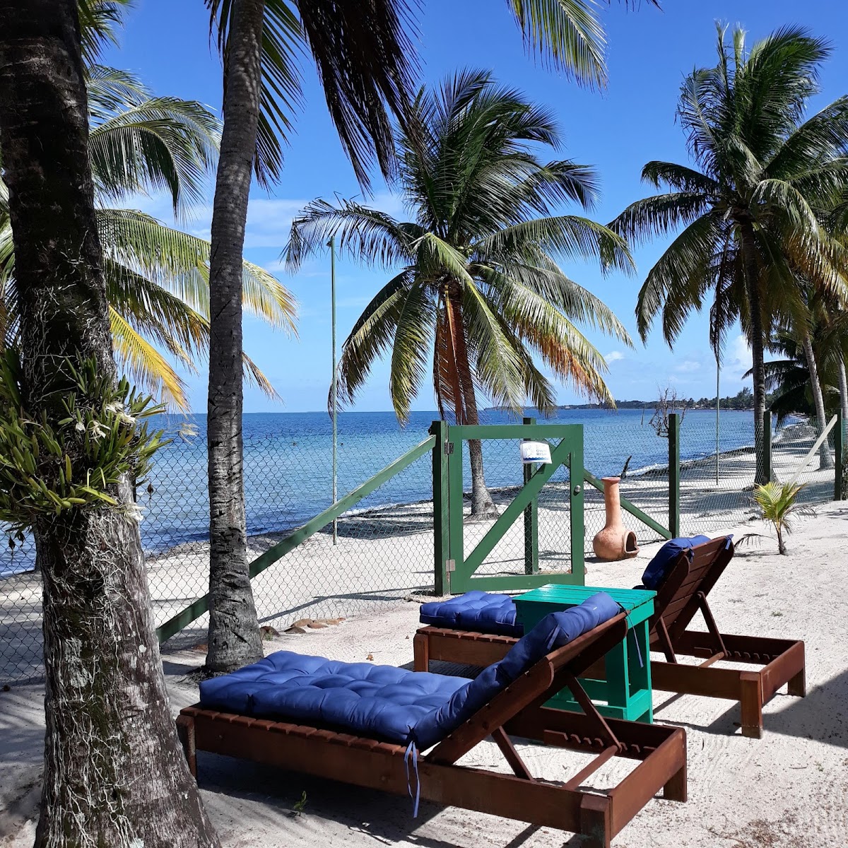 Coco's Beachfront Cabanas gallery 8