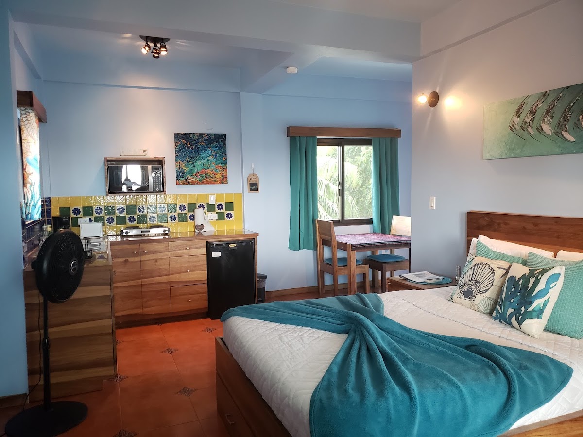 Lazy Palm Suites gallery 2