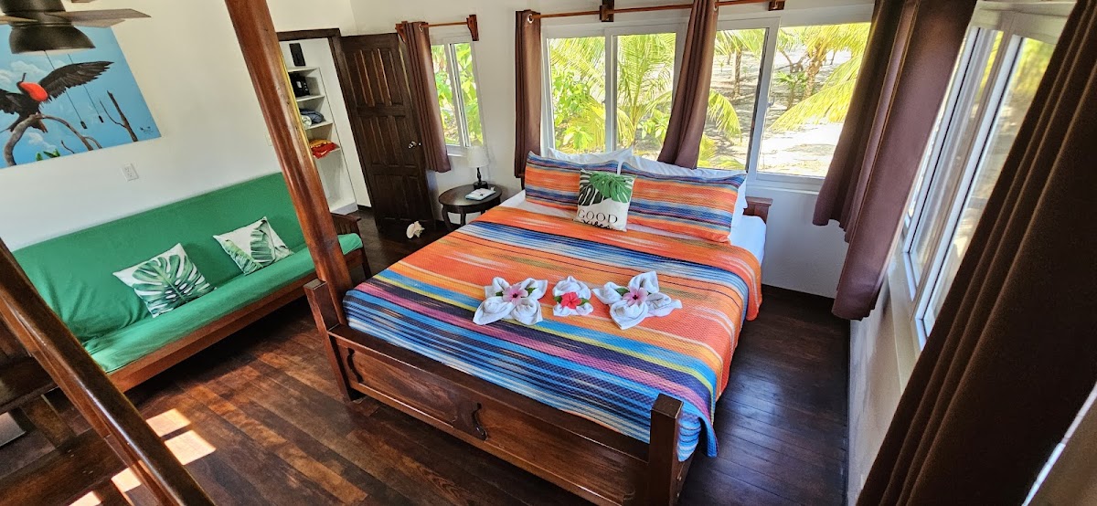 Green Parrot Resort-Pelican Pub & Grill gallery 2