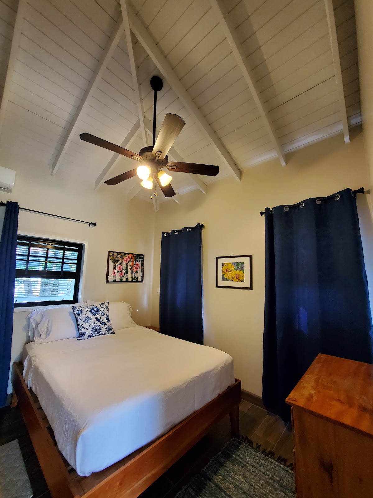 Laura's Lookout Ltd Placencia gallery 2