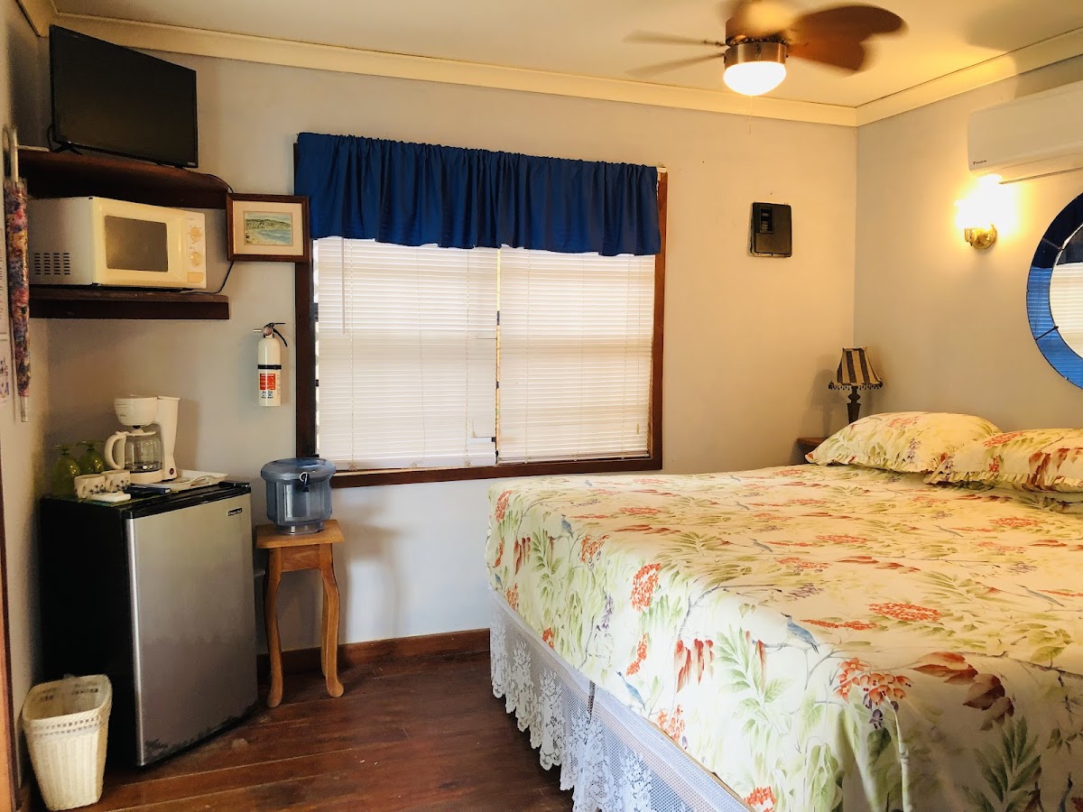 Coral Cove Inn - Bed and Breakfast gallery 5