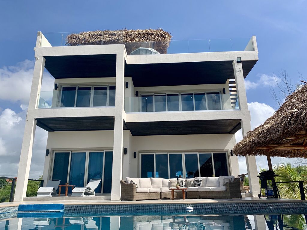 Hideaway Villa gallery 3
