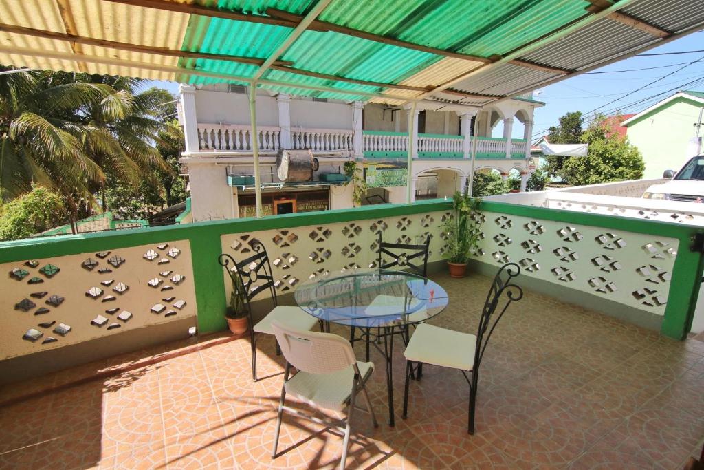 Rainforest Haven Inn gallery 7