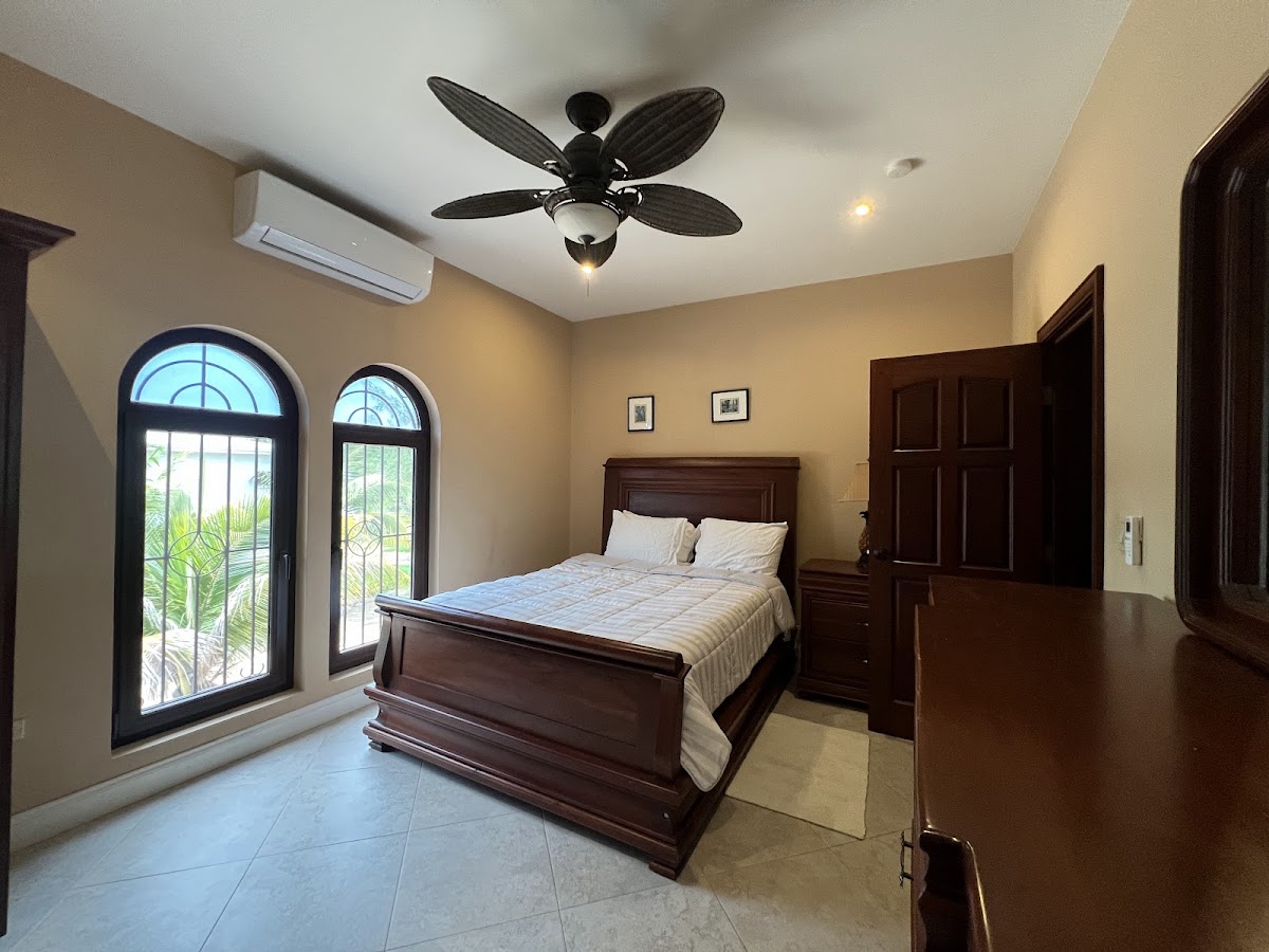 Luxe Vacation Rentals Belize gallery 4