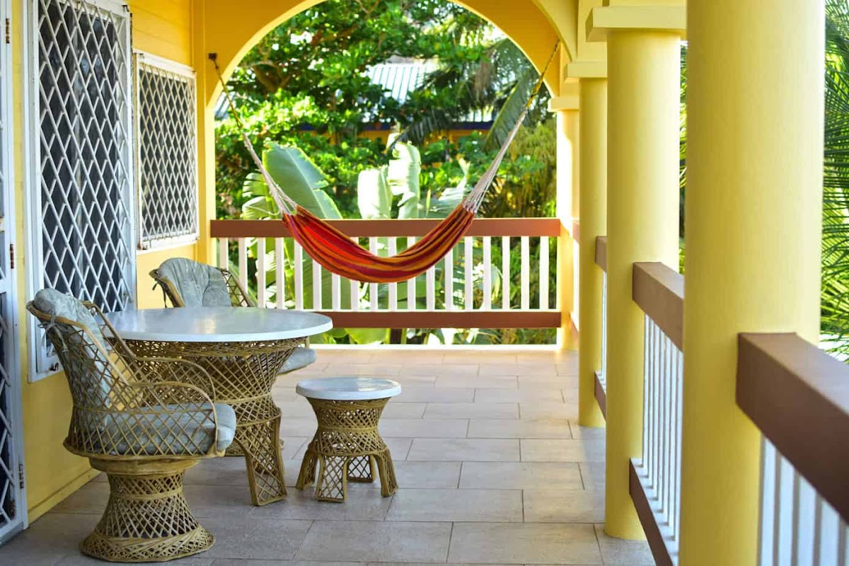 Mellow Yellow Beach House gallery 3