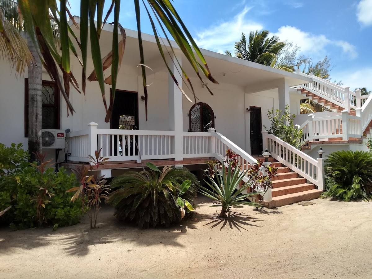 aMayanHeaven, beachfront house in Hopkins Bay cover