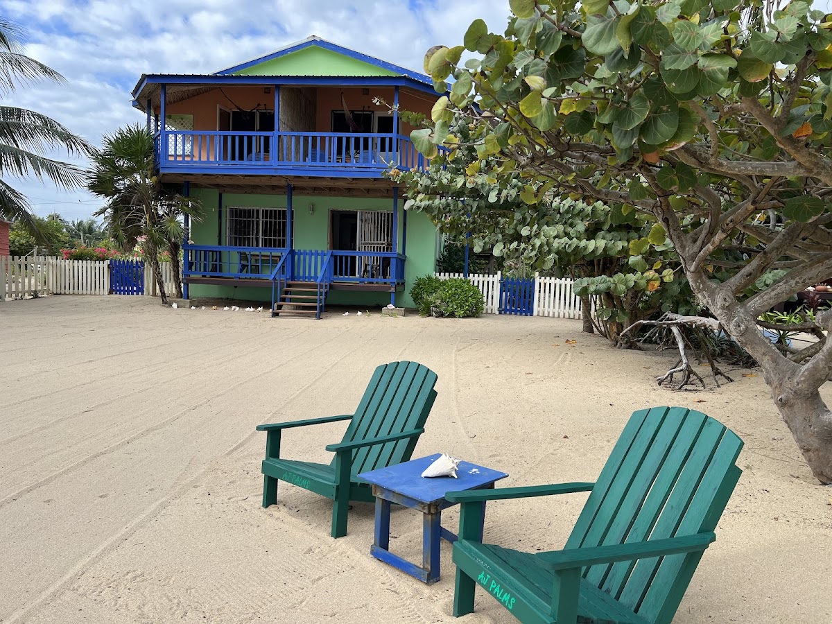 AJ Palms Beach Apartments gallery 4