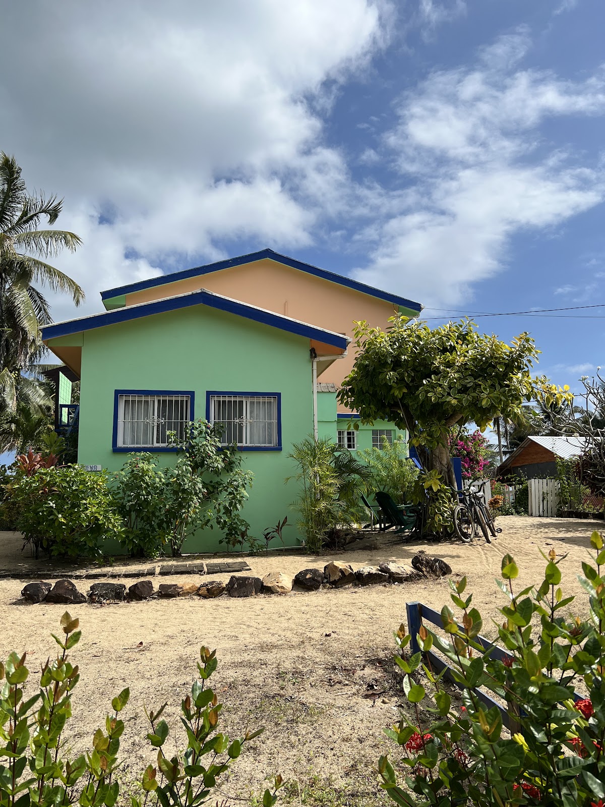 AJ Palms Beach Apartments gallery 7