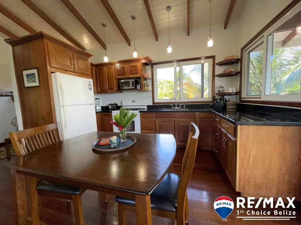 RE/MAX 1st Choice Belize Hopkins gallery 3