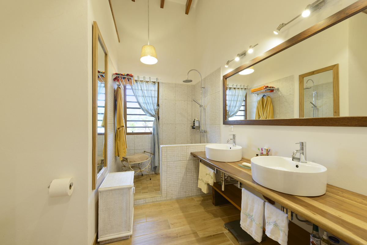 RE/MAX 1st Choice Belize Hopkins gallery 5