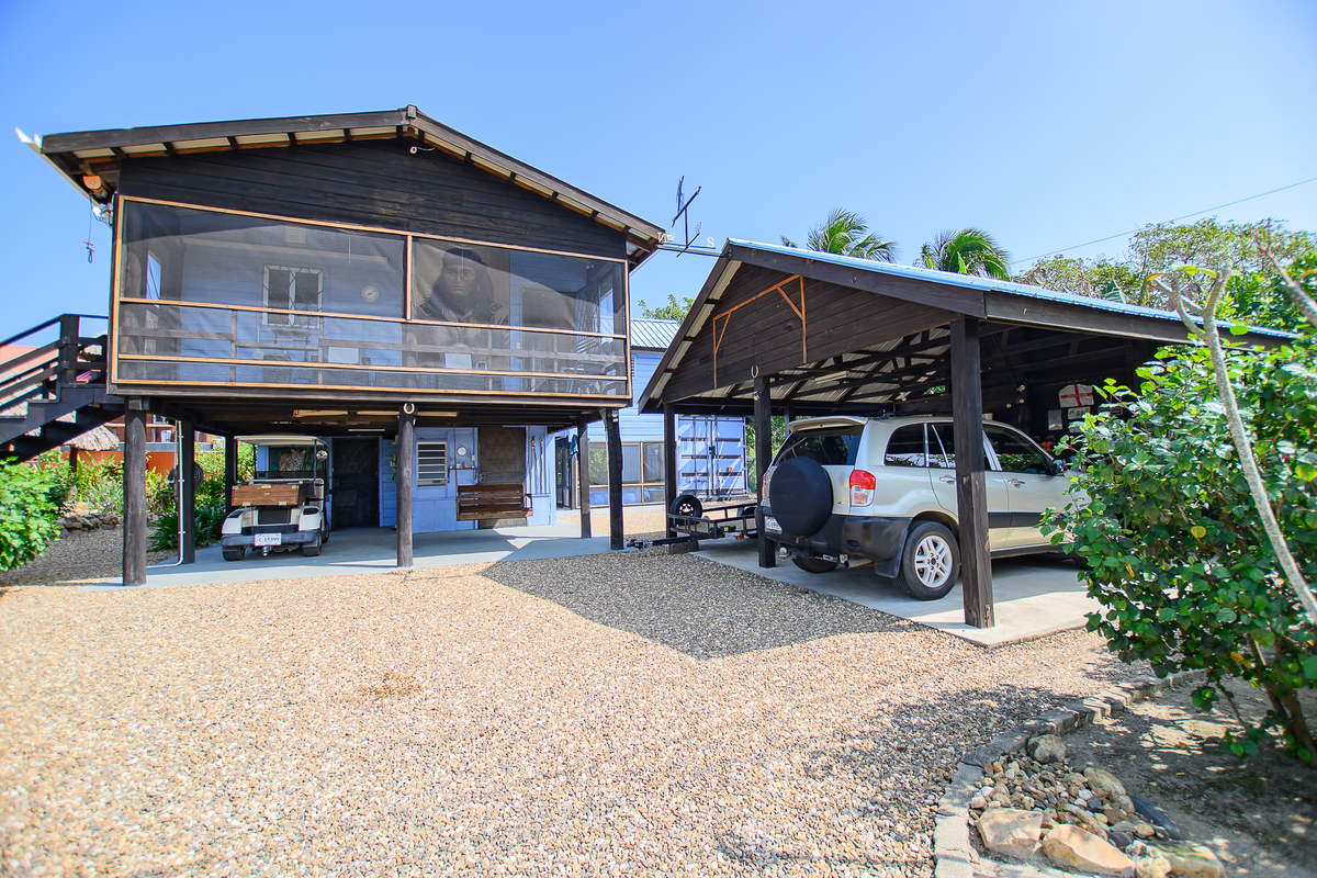 RE/MAX 1st Choice Belize Hopkins gallery 9