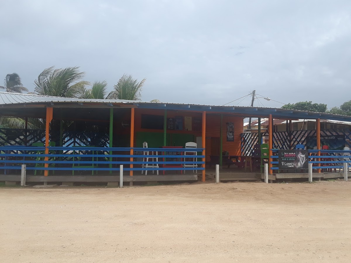 Island Breeze Bar & Grill gallery 8