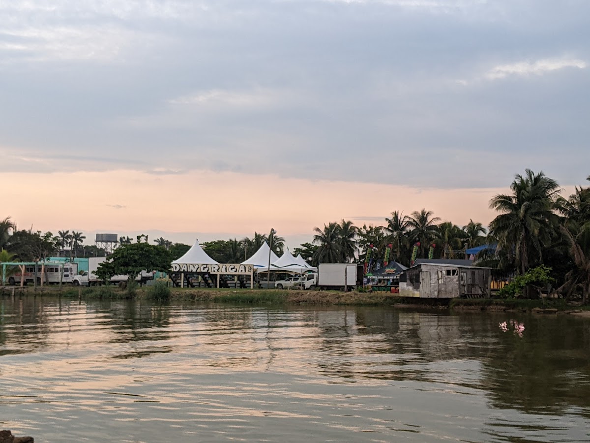 Island Breeze Bar & Grill gallery 9
