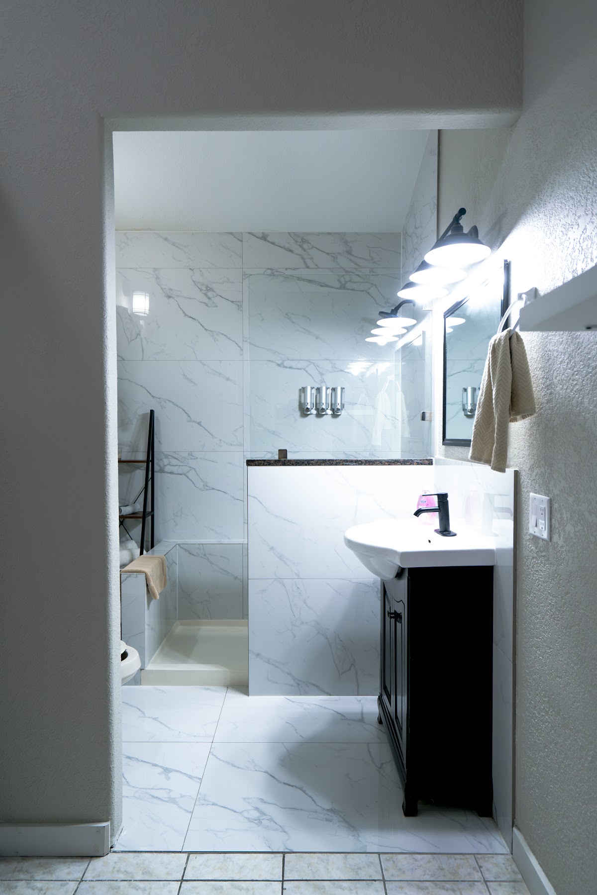 Oakridge Apartment cover