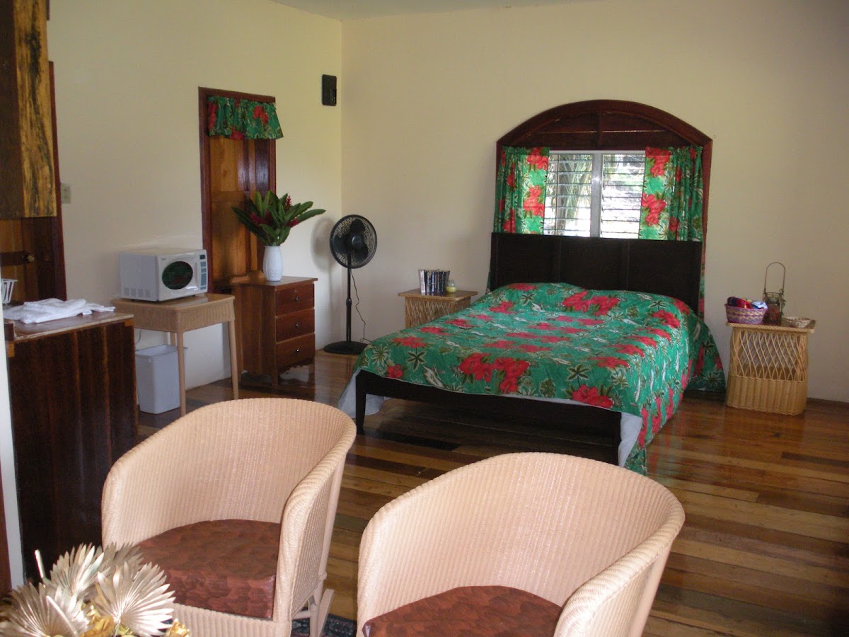 Leslie's Private Paradise gallery 2