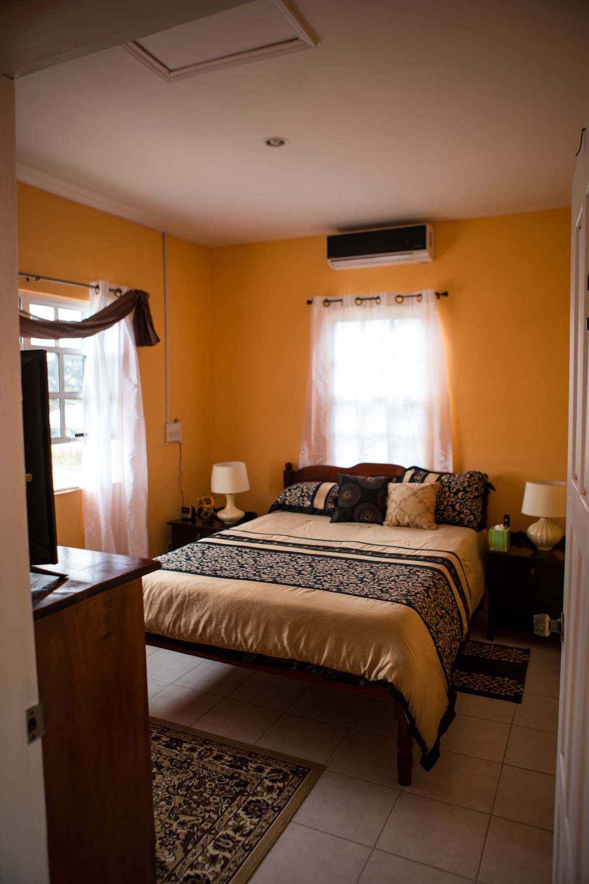 Lakeview Condo gallery 2