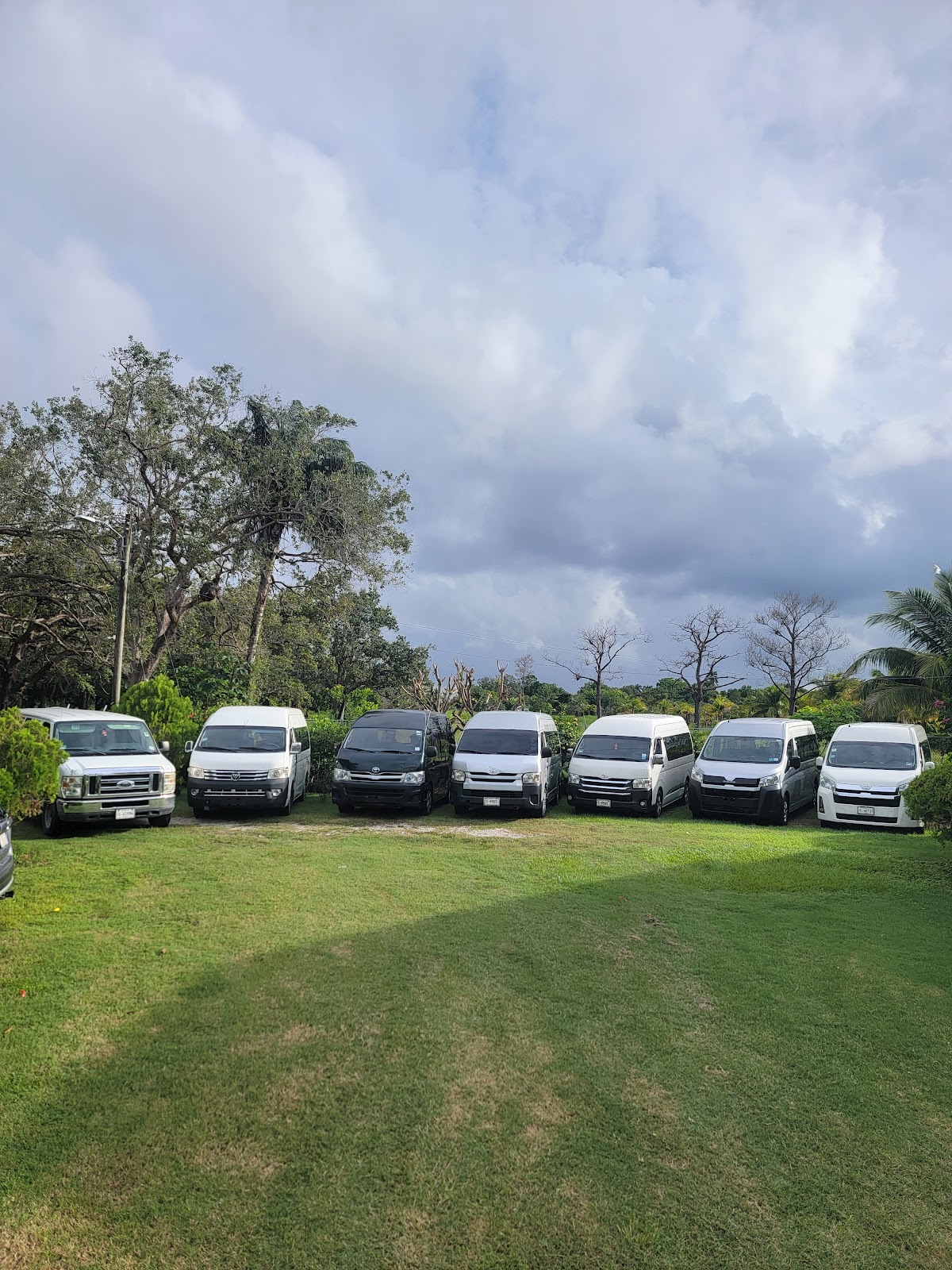 Discounted Belize Shuttles and Tours cover