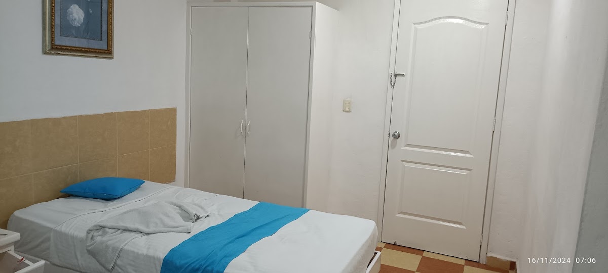 OYO Hotel Marías gallery 5